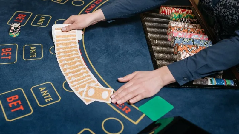 How Is a Live Dealer Table Streamed to Ontario Real-Money Players